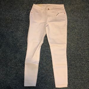 White skinny jeans...brand new!
